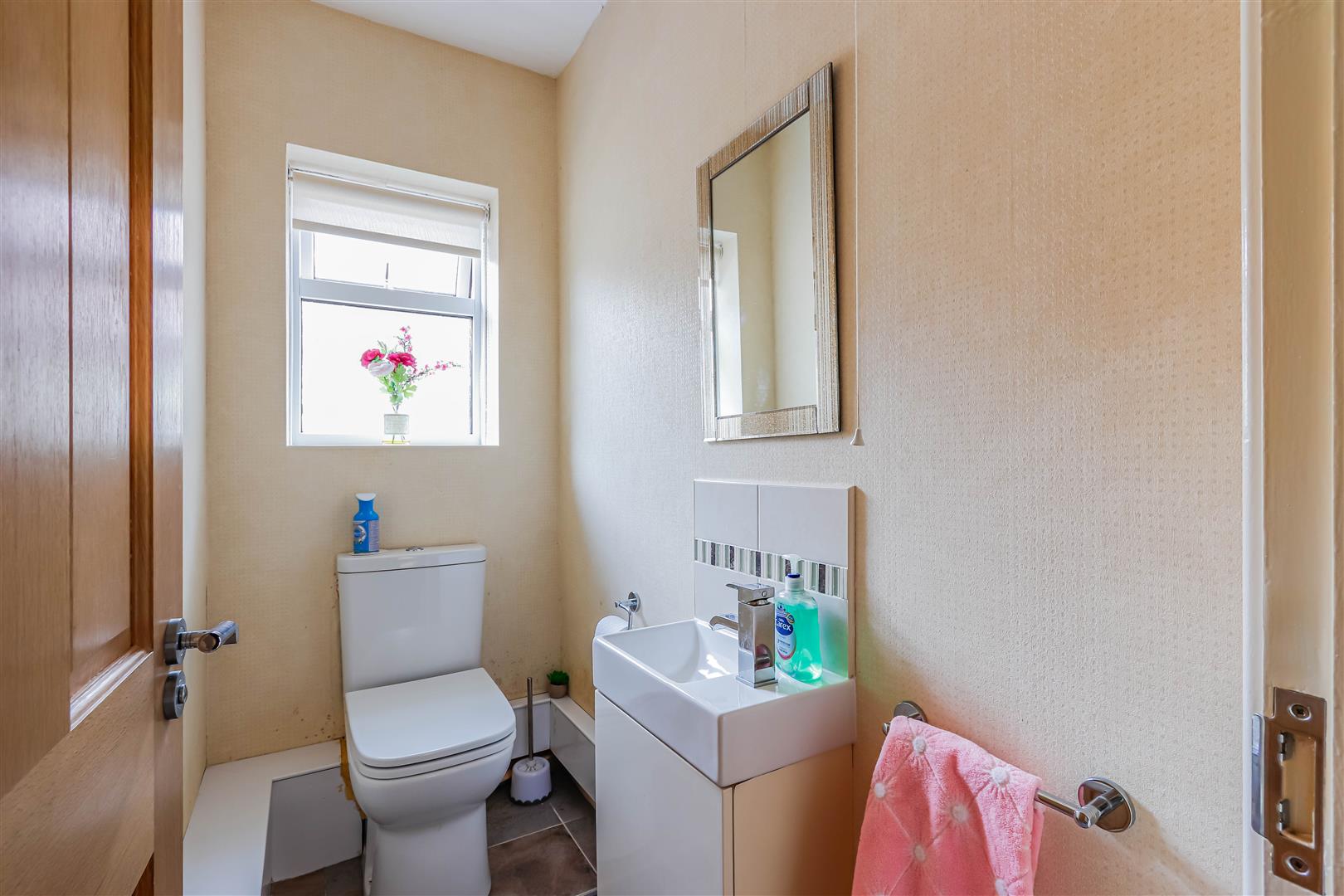 Stradling Close, Barry — photograph 9